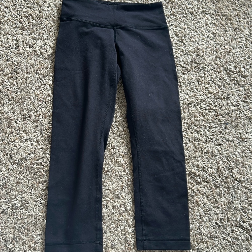 Black capri lulu lemon leggings size 2
